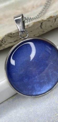 Wisiorek w odcieniu perłowego lapis-lazuli Dolunay e35/46