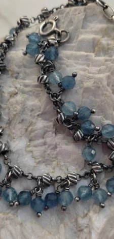 Bransoletka - zawieszki z akwamarynu II