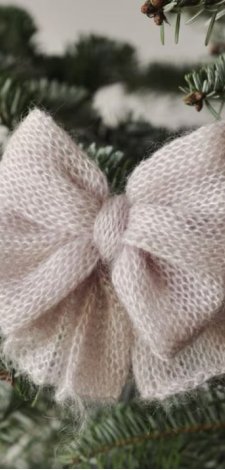 Ozdoba świąteczna kokardy z moheru i jedwabiu ręcznie robione ozdoby na choinkę przytulna ekologiczna dekoracja bożonarodzeniowa z naturalnej włóczki