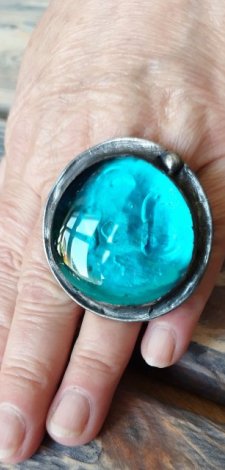 Okazały turkusowo morski  regulowany witrażowy pierścionek