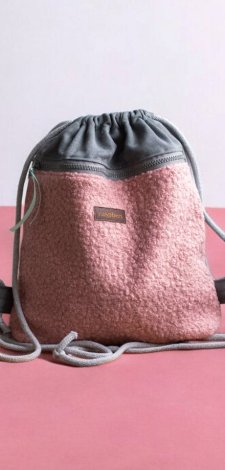 Szaro-różowy plecak z przednią kieszenią