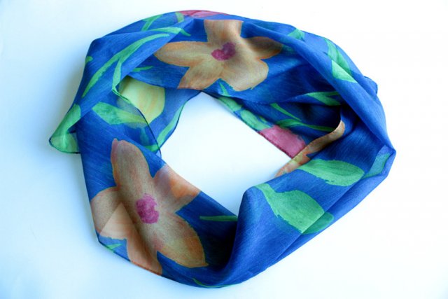 Zwiewny kwiatowy szal