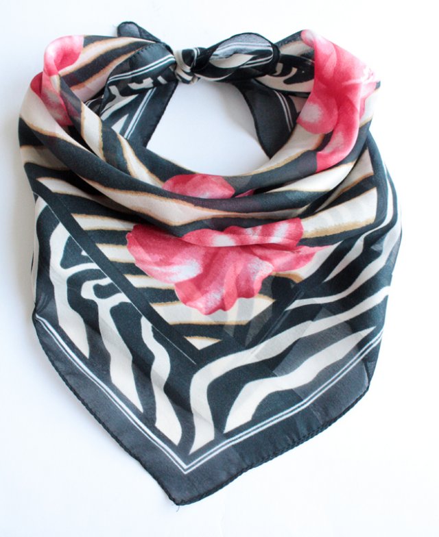 Zwiewna chusta w kwiaty