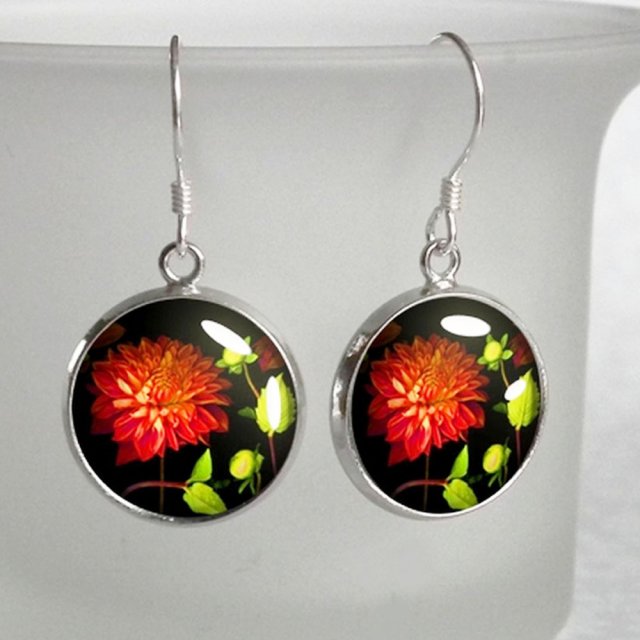 MAGICZNY KWIAT NOCY- małe kolczyki z grafiką za szkłem srebrne bigle