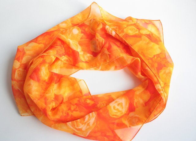 Zwiewny różany szal