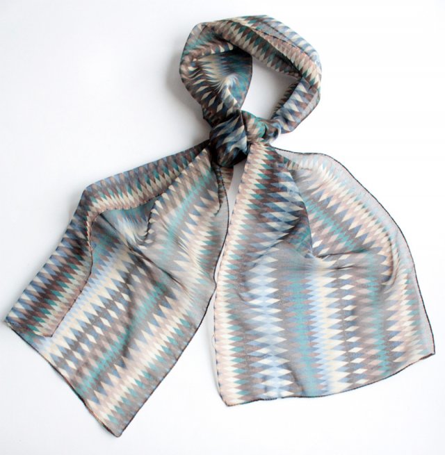 Zwiewny subtelny szal