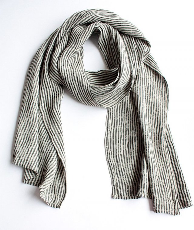 Wytłaczany szal vintage w prążki