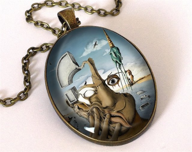 Salvador Dali - owalny medalion z łańcuszkiem - Egginegg