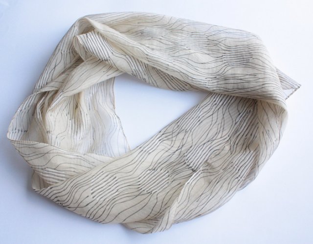 Zwiewny elegancki szal