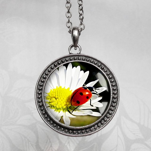 Oryginalny naszyjnik BIEDRONECZKA W SZKLE