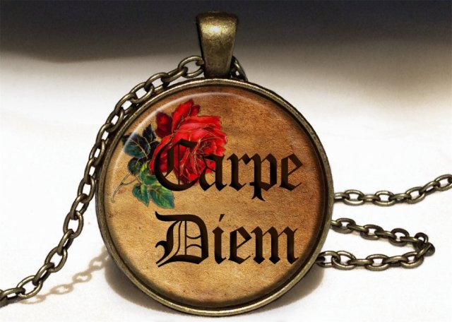 Carpe Diem - duży medalion z łańcuszkiem - Egginegg