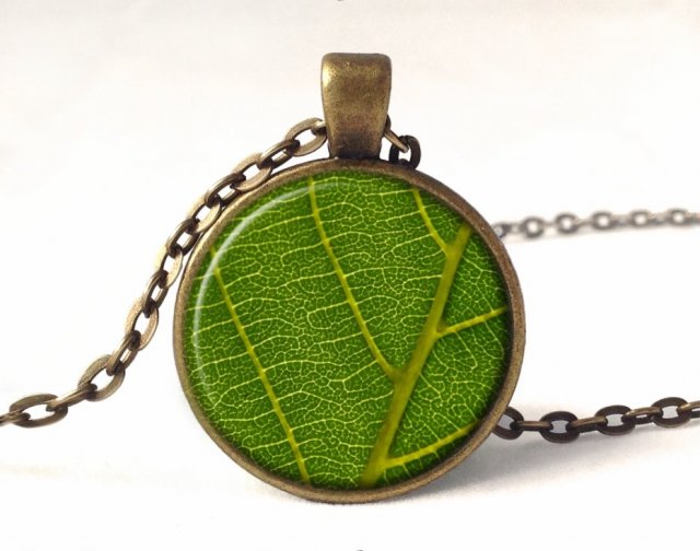 Liść - medalion z łańcuszkiem - Egginegg