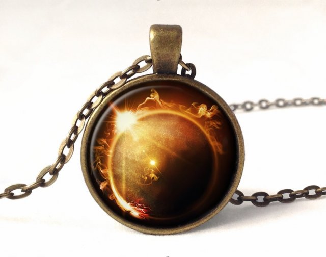 Zaćmienie Słońca - medalion z łańcuszkiem - Egginegg