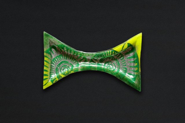 TALERZ SZKLANY PATERA Z WCIĘCIAMI AMONIT ZIELONY 38 X 22 CM