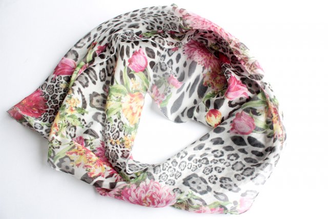 Zwiewny szal na wiosnę leopard print