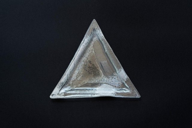 TALERZ TRÓJKĄT SZKLANY SREBRO 23 X 23 X 23 CM