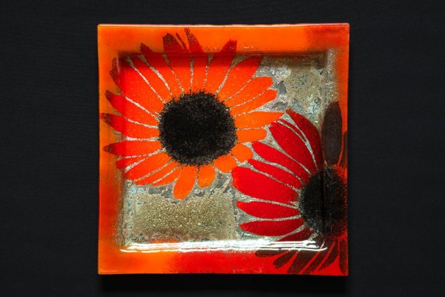 TALERZ PATERA KWADRATOWA SZKLANA KWIATY CZERWONE 35 X 35CM