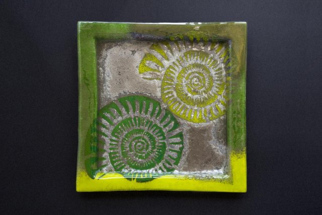 TALERZ SZKLANY PATERA KWADRATOWA AMONIT ZIELONY 35 X 35 CM