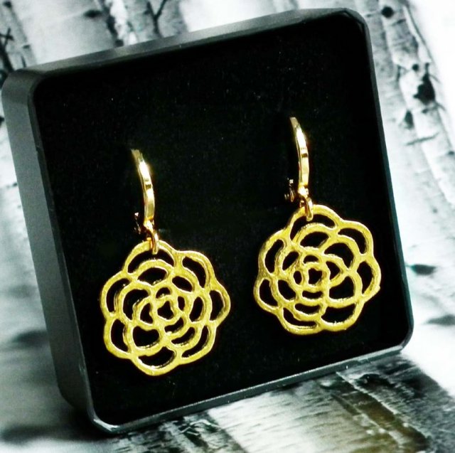 ZŁOTE KWIATUSZKI delikatne kolczyki z kwiatuszkami