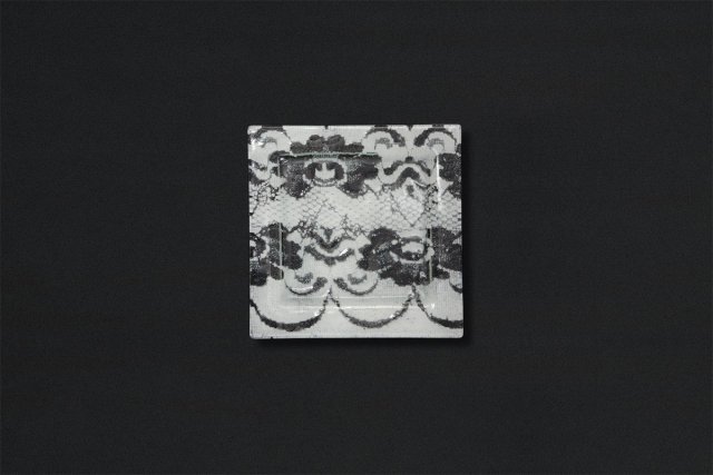 TALERZ SZKLANY PŁASKI LENA BIAŁA  17 x 17 cm