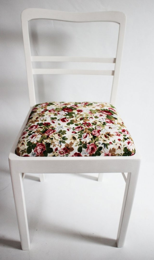 Krzesło vintage odnowione, shabby chic "Lniane Różane"