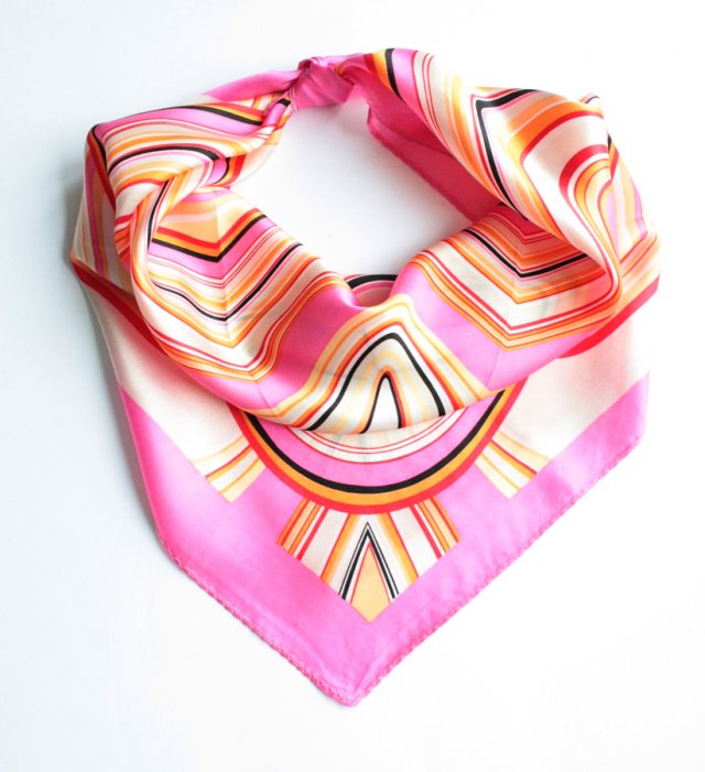 Jedwabna niewielka chusta