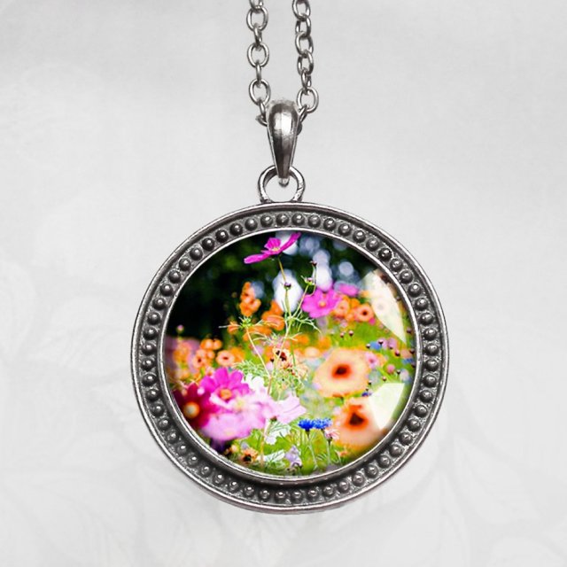 Naszyjnik duży medalion długi naszyjnik -KWIATY NA ŁĄCE