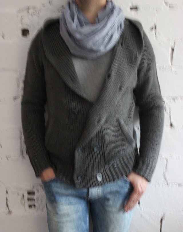 Sweter zapinany z kapturem firmy Bershka rozmiar 40/L