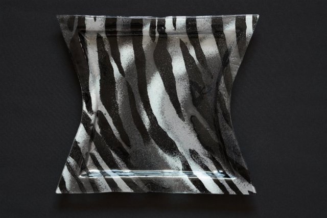 Szklana patera talerz z wcięciami  ZEBRA 37 x 33 cm