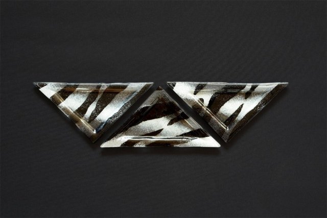 Trójkątny szklany talerz  ZEBRA 23 x 16 x 16 cm