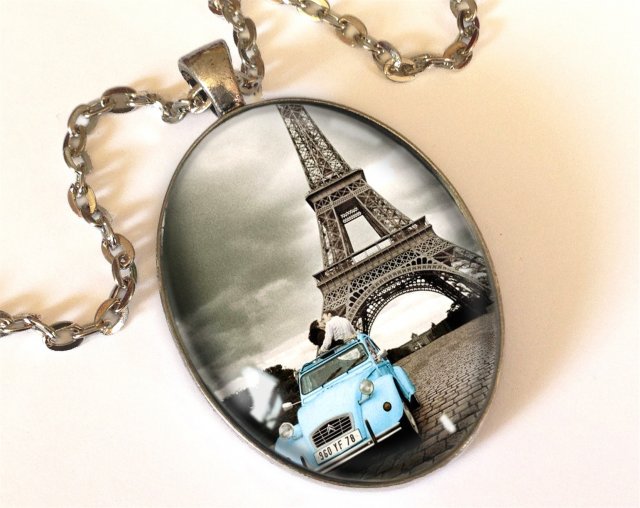 Kocham Paryż - owalny medalion z łańcuszkiem - Egginegg