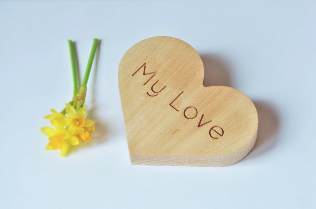 Drewniane serduszko z napisem "My Love"