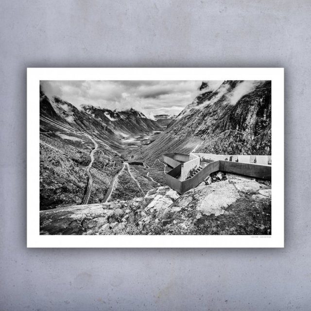 Plakat 70x100cm FOTO - Krajobrazy czarno-biały_09 Trasa Trolli - Norwegia