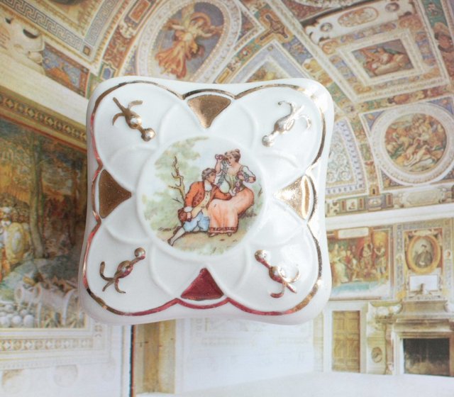 Porcelanowe puzderko