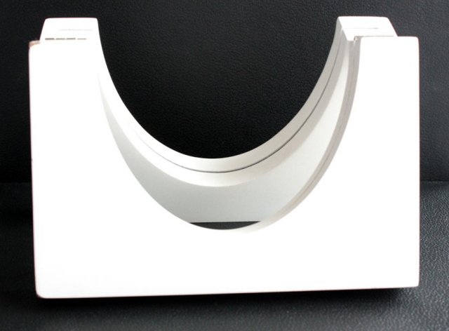 Designeski bibelot biały minimalistyczny zagadkowy przedmiot