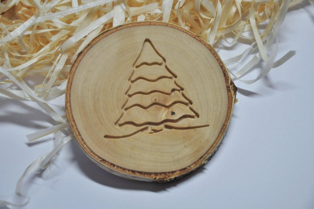 Drewniana podkładka pod kubek "Choinka" z drewna, plastry drewna