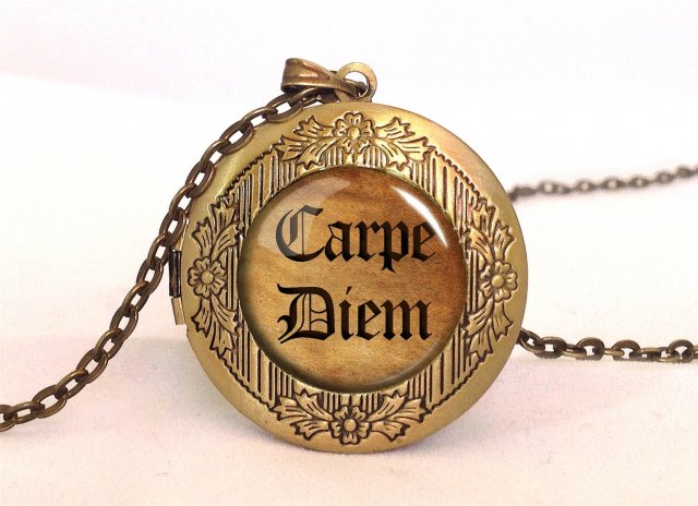 Carpe Diem - sekretnik z łańcuszkiem - Egginegg