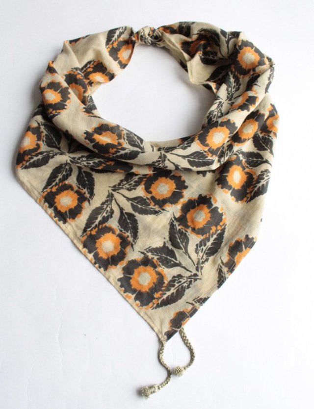 ciekawa chusta vintage chwosty