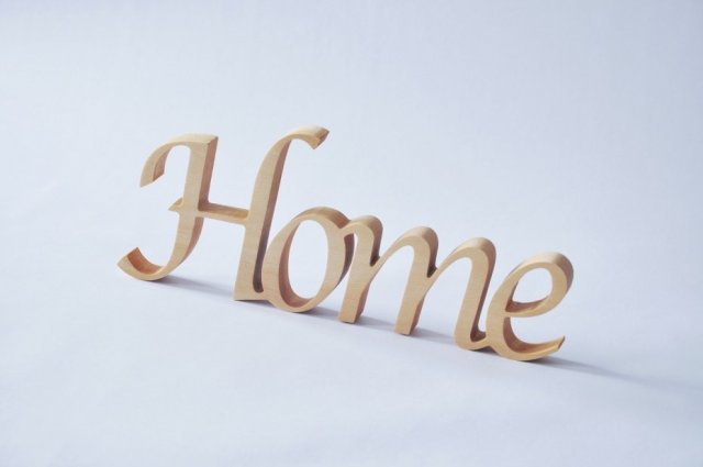 Drewniany napis "Home", stojący, dekoracyjny z drewna