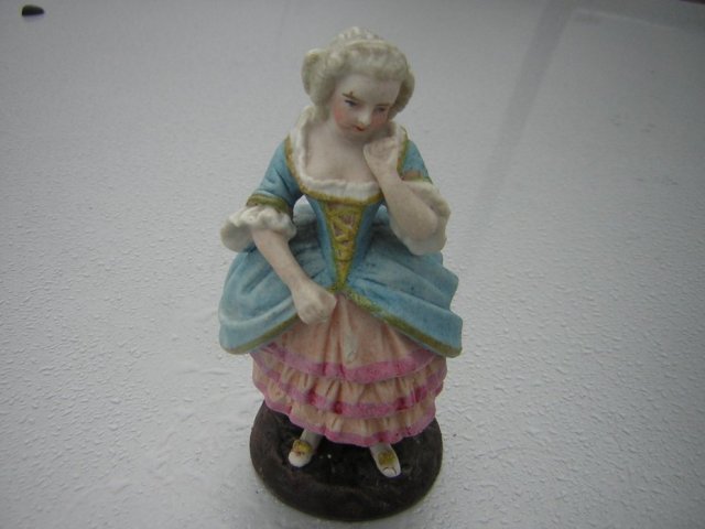 Starej daty figurka porcelanowa