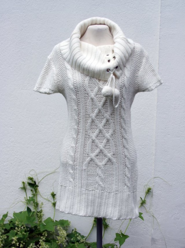 SWETER -TUNIKA Z POMPONAMI - CLOCKHOUSE