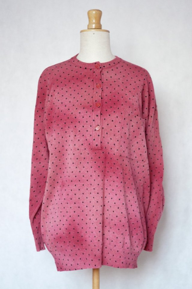 sweter w drobne kropeczki