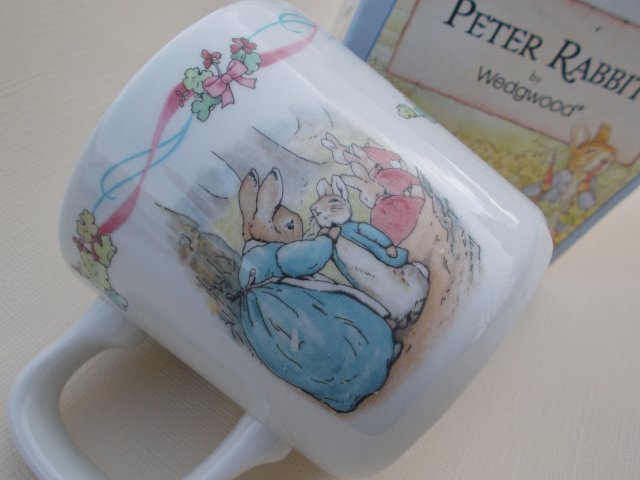 Wedgwood 1986  Peter Rabbit for your  christening nowy w oryginalnym firmowym opakowaniu kubek porcelanowy prezent z okazji  chrztu