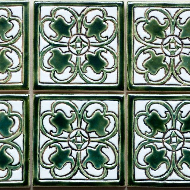 Dekory Italy, kafle z zielonym wzorem ręcznie malowane