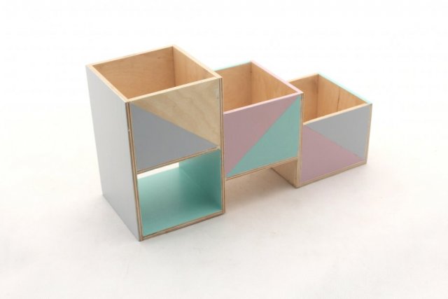 Pastelowa geometryczna drewniana skrzynka na kwiaty, zioła