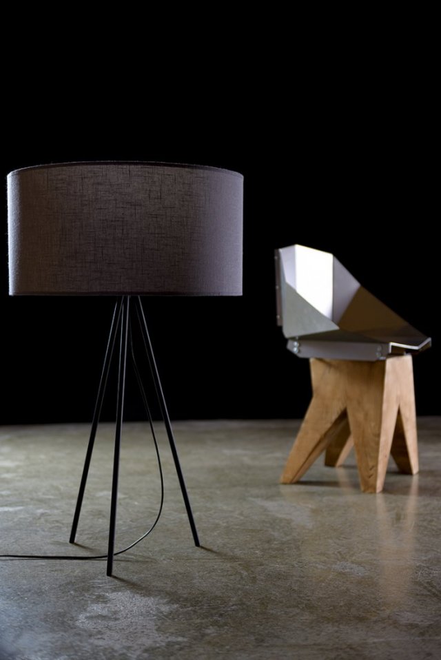 Lampa stołowa TRINITY III z szarym abażurem z tkaniny