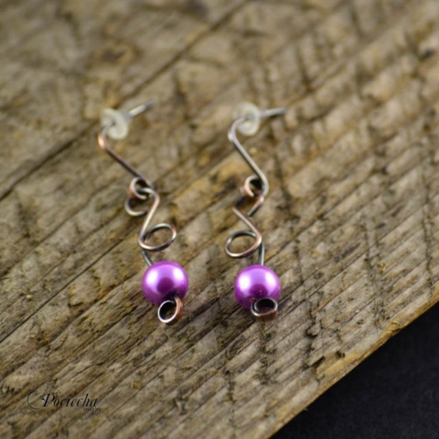 Elegant purple - kolczyki minimalistyczne ze szklanymi perłami