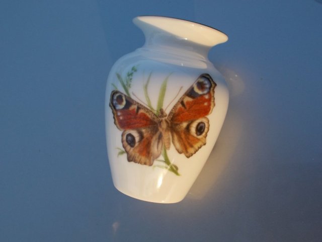 BUTTERFLIES  1982       Royal Worcester