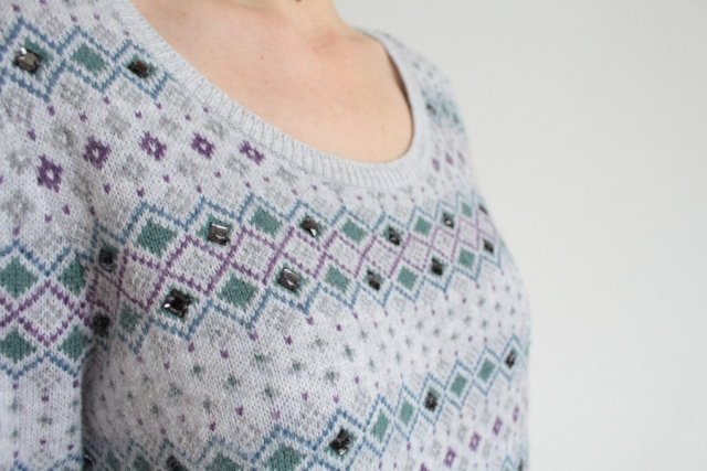 Sweter z kryształkami