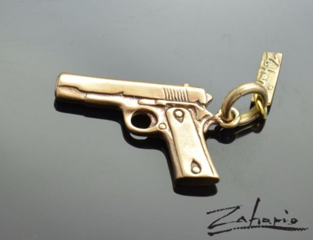 Wisiorek Pistolet Brąz